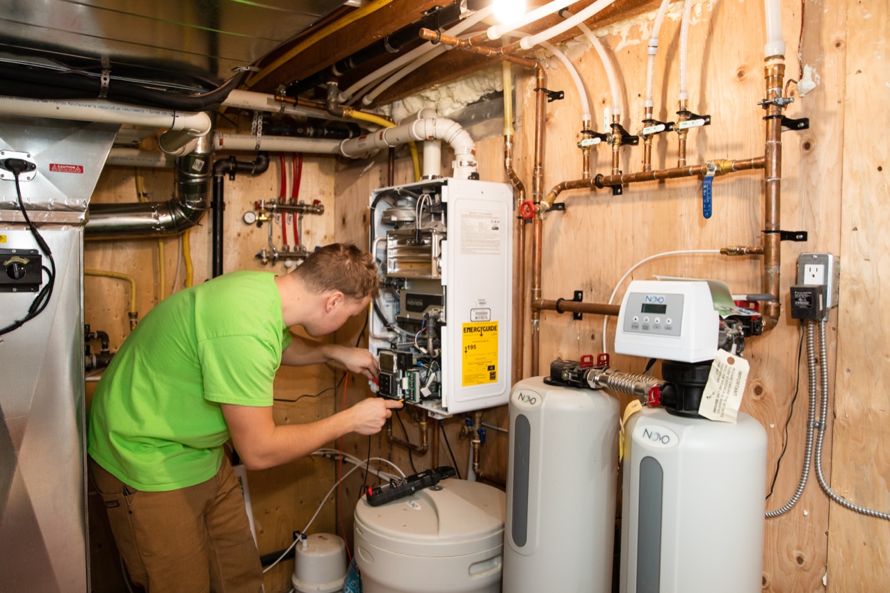 Furnace or Heat Pump? Choosing the Right Heat for an Ontario Winter